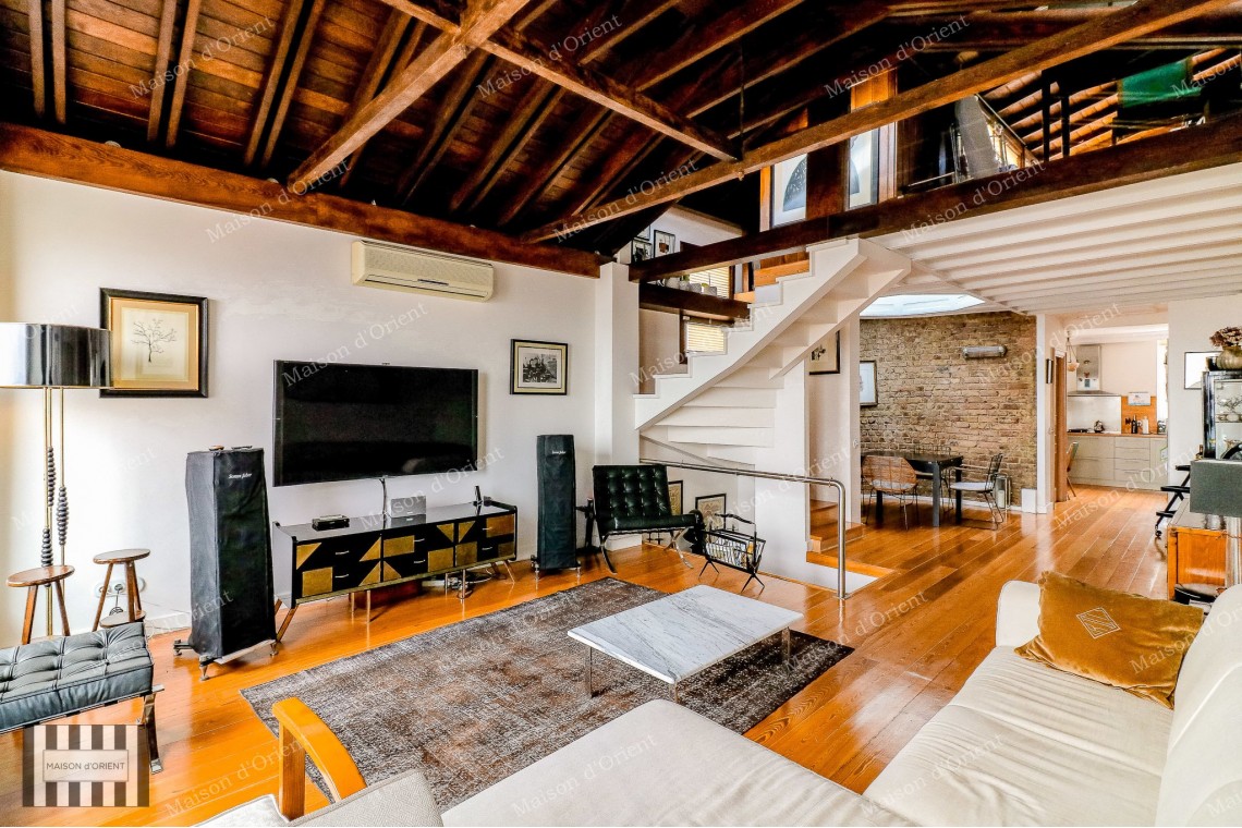 Triplex for Rent with Private Terrace in Galata