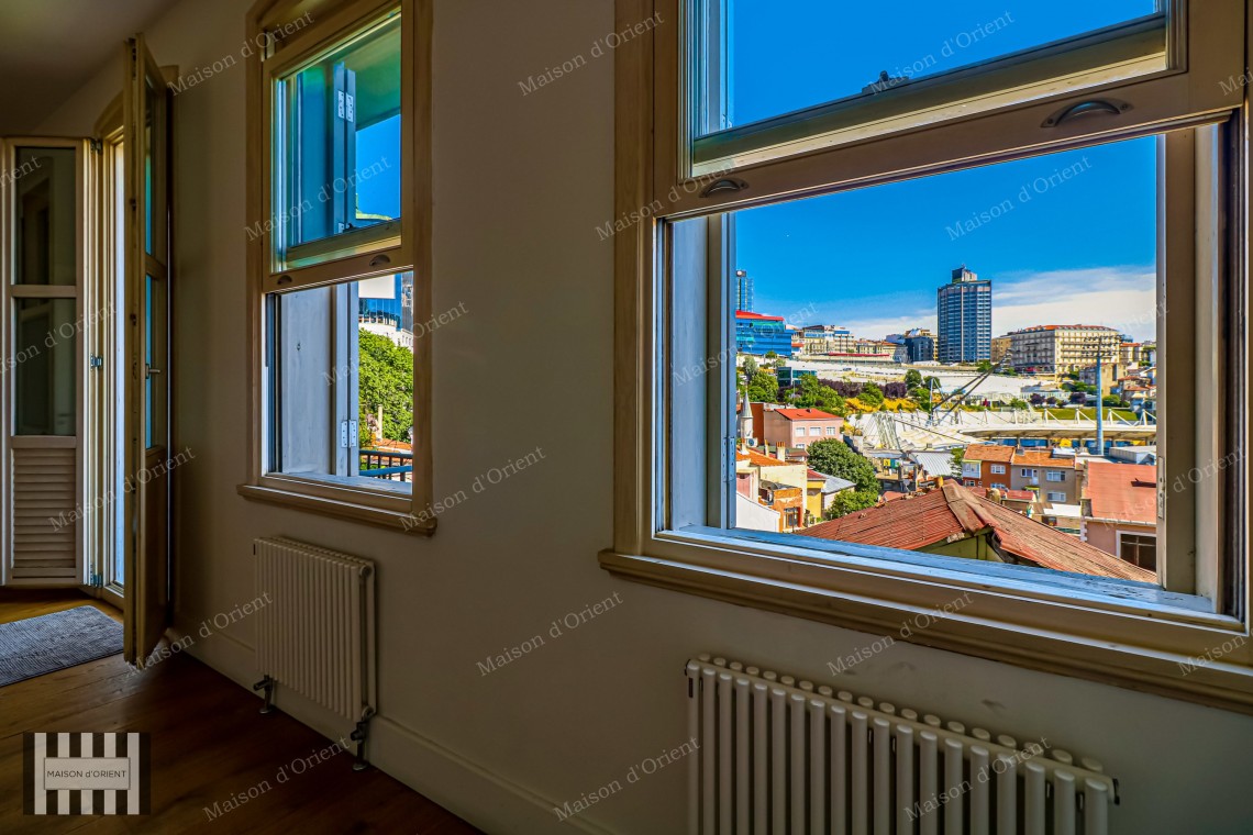 1+1 Furnished Flat for Rent with Golden Horn View in Aynalı Çeşme