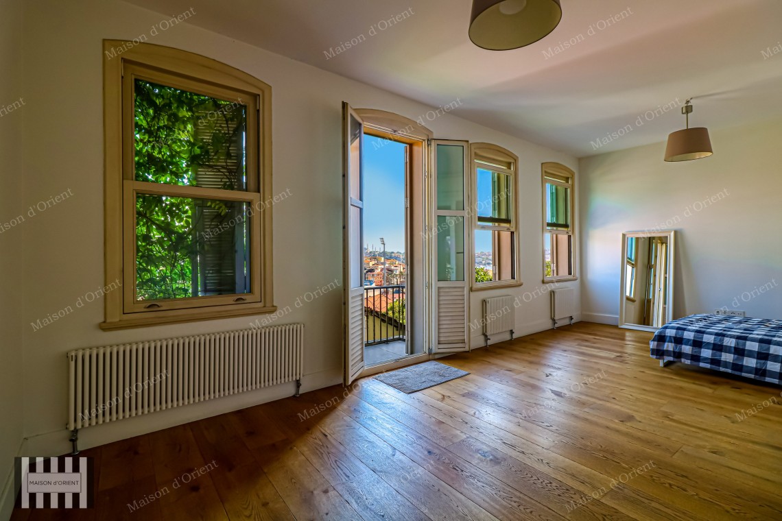1+1 Furnished Flat for Rent with Golden Horn View in Aynalı Çeşme