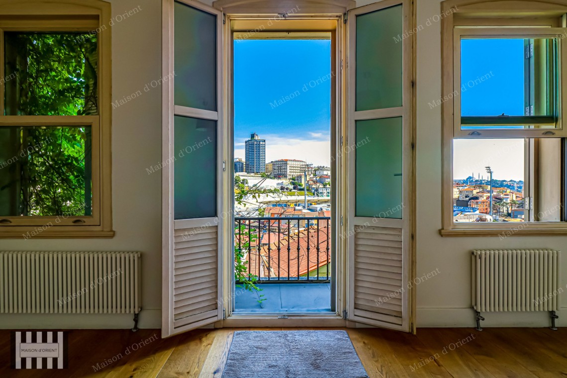 1+1 Furnished Flat for Rent with Golden Horn View in Aynalı Çeşme