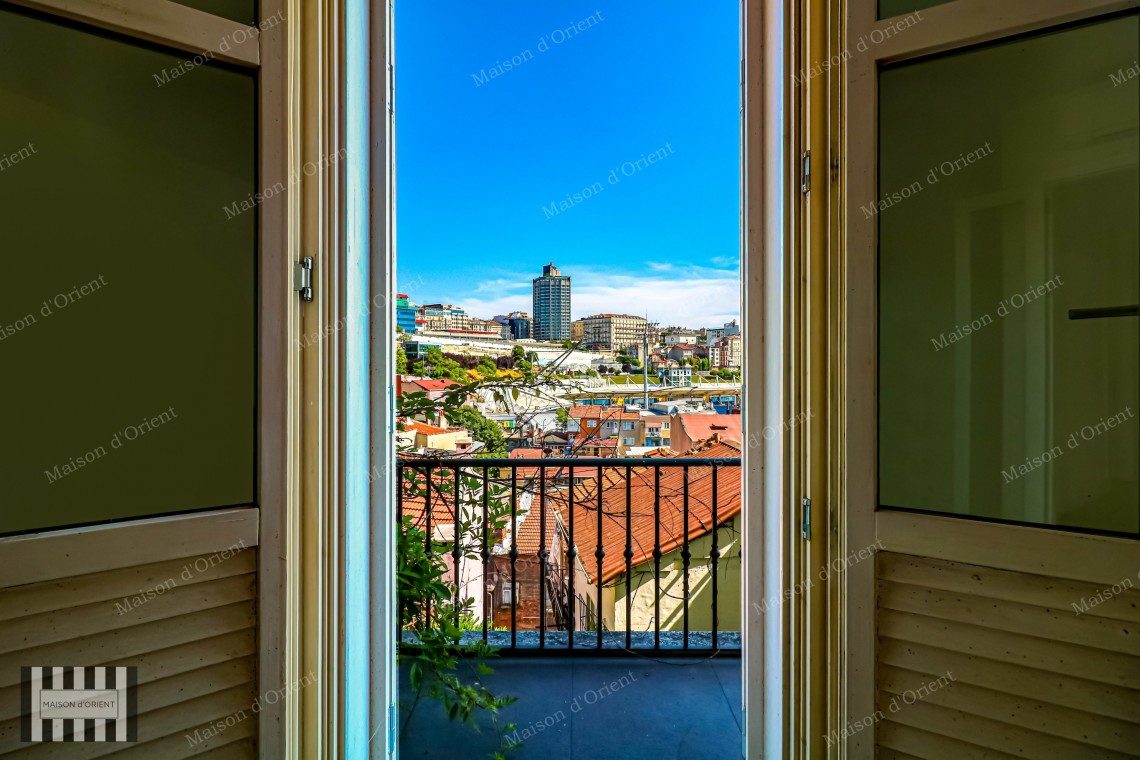1+1 Furnished Flat for Rent with Golden Horn View in Aynalı Çeşme
