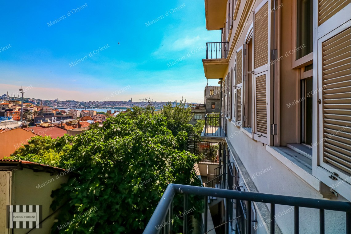 1+1 Furnished Flat for Rent with Golden Horn View in Aynalı Çeşme