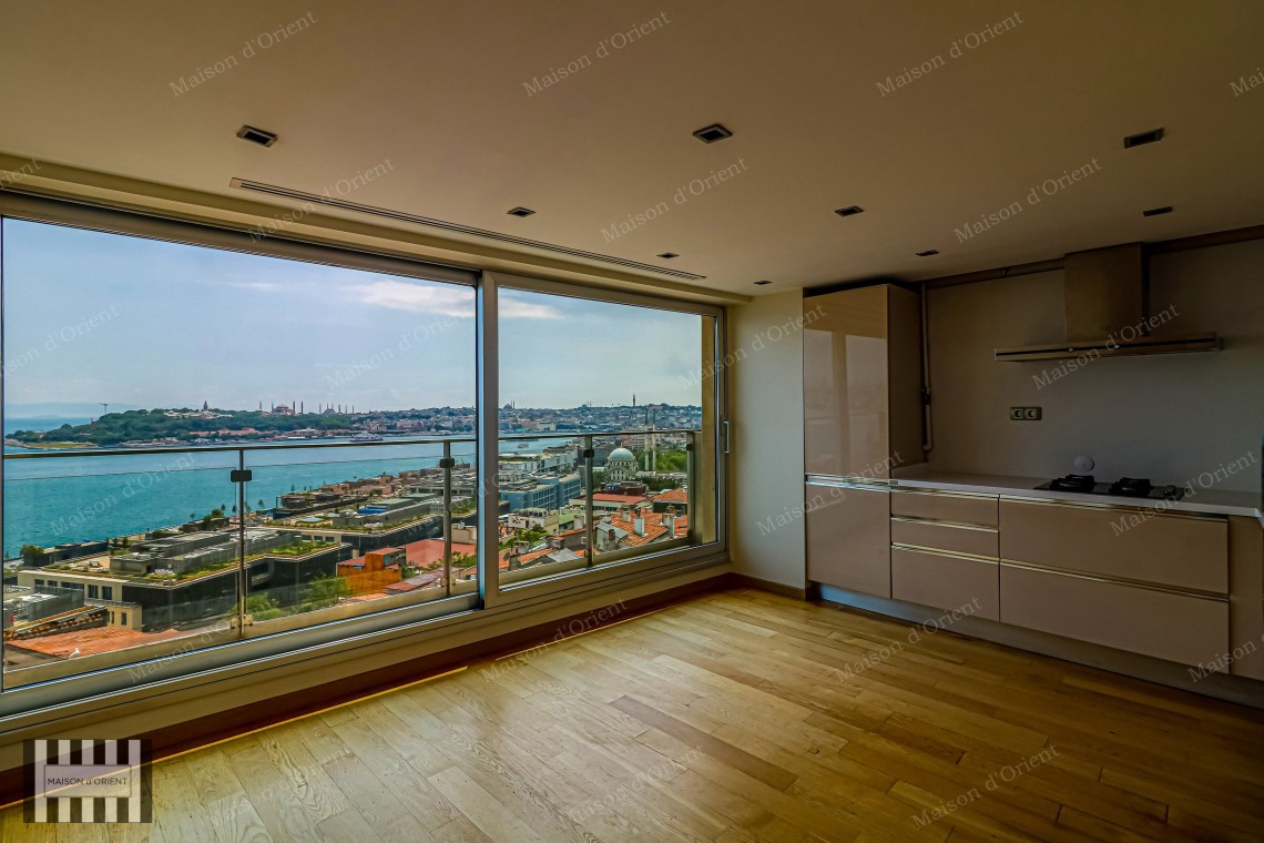 3+1 Apartment with Panoramic Bosphorus View for Rent in Cihangir