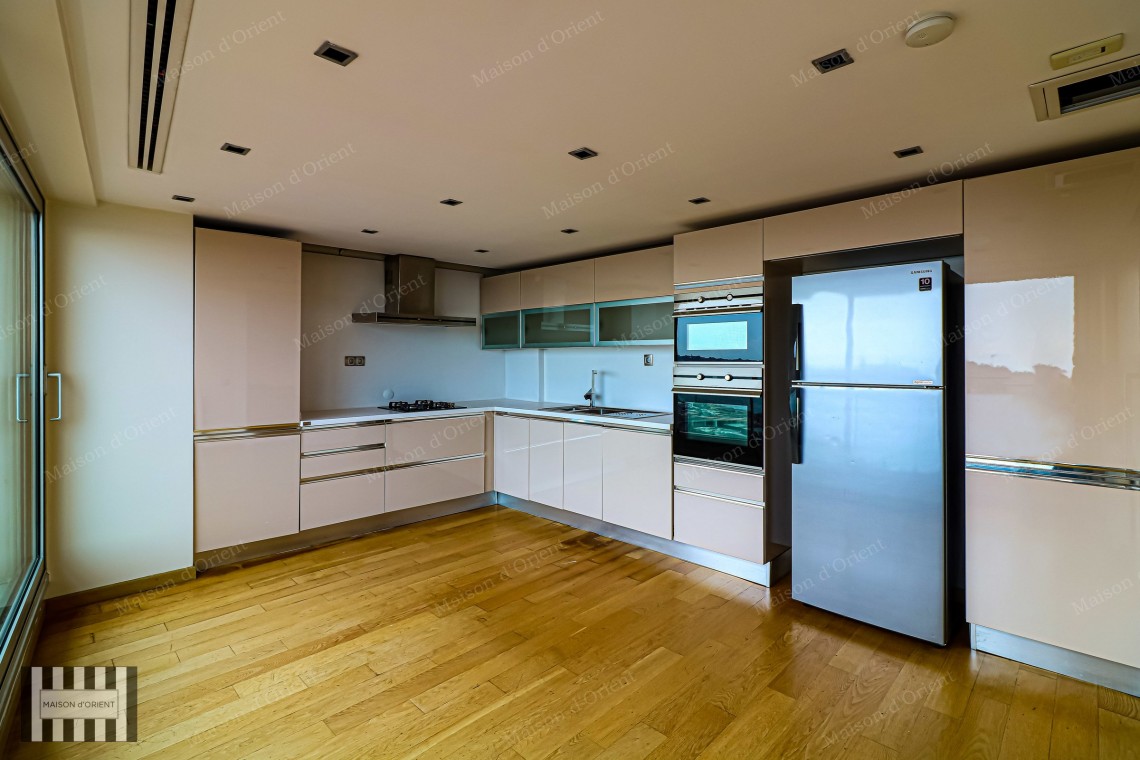 3+1 Apartment with Panoramic Bosphorus View for Rent in Cihangir