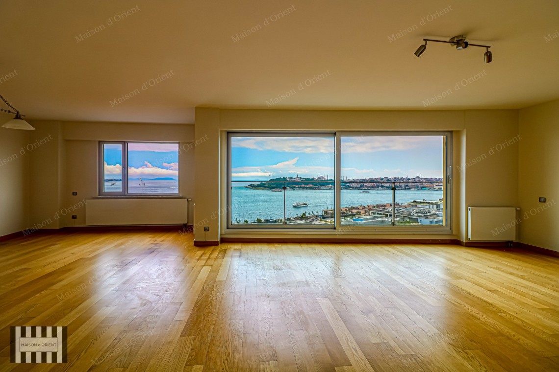 3+1 Apartment with Panoramic Bosphorus View for Rent in Cihangir