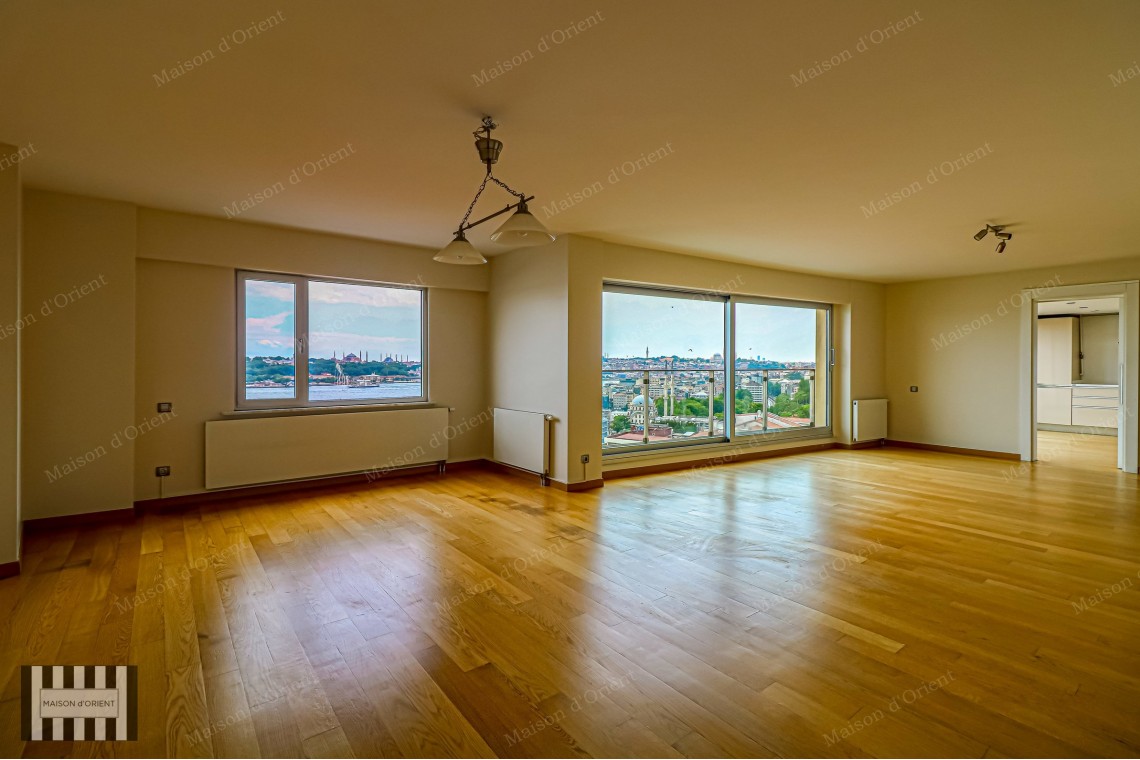 3+1 Apartment with Panoramic Bosphorus View for Rent in Cihangir