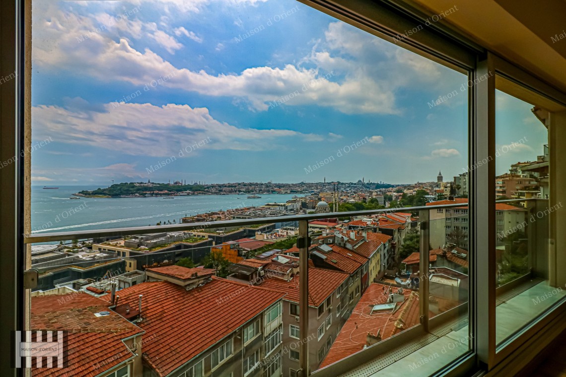 3+1 Apartment with Panoramic Bosphorus View for Rent in Cihangir