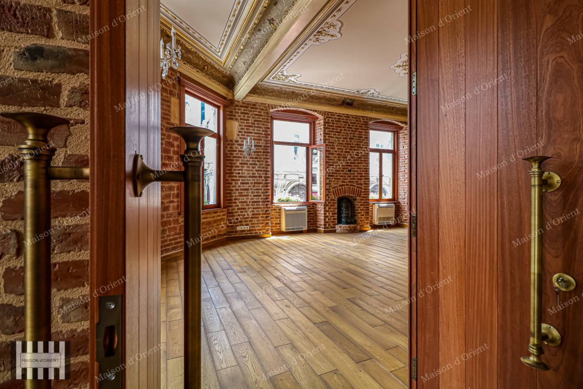 Office for Rent in Historical Tünel Geçidi İş Hanı