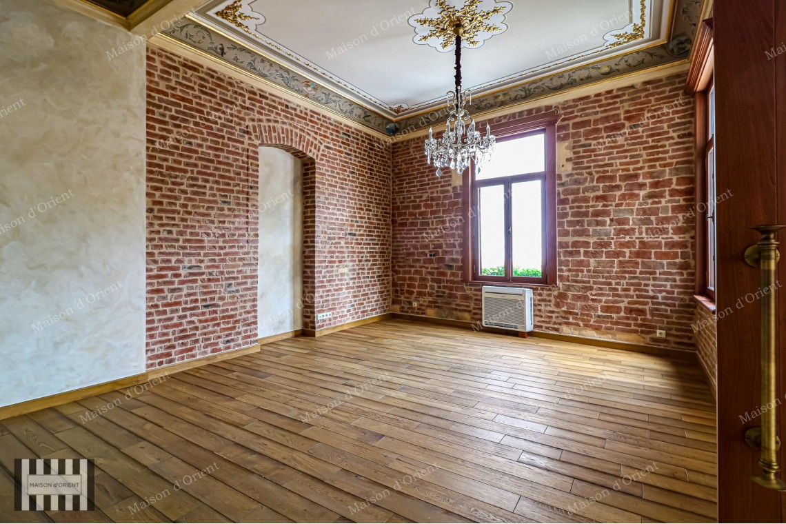Office for Rent in Historical Tünel Geçidi İş Hanı
