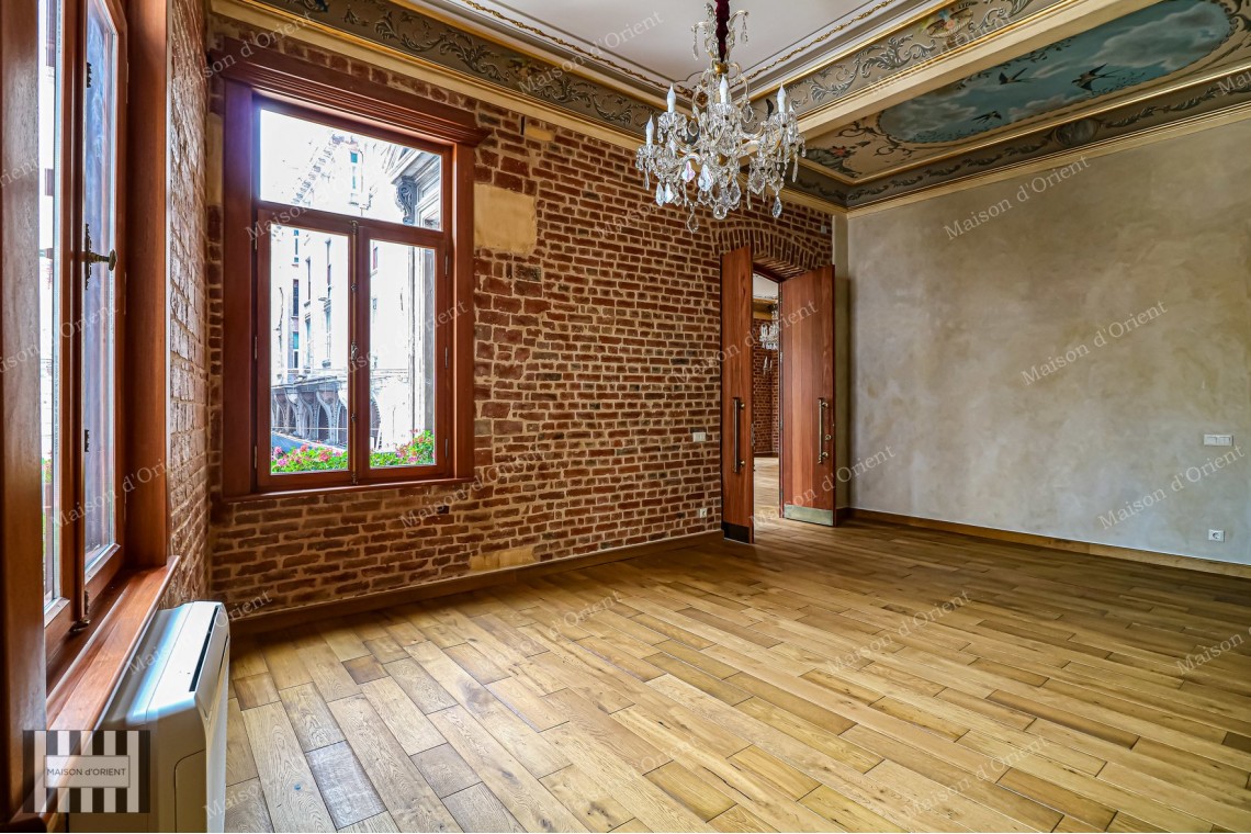 Office for Rent in Historical Tünel Geçidi İş Hanı