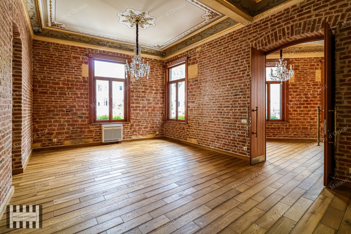 Office for Rent in Historical Tünel Geçidi İş Hanı