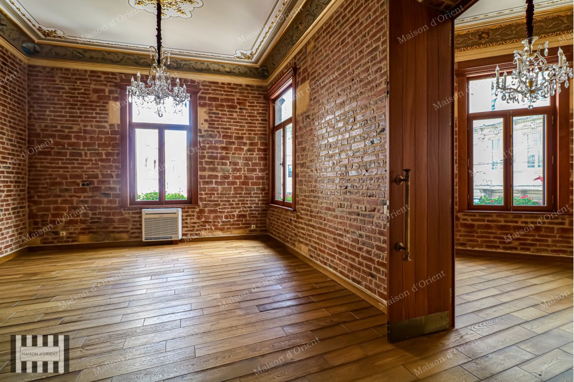 Office for Rent in Historical Tünel Geçidi İş Hanı