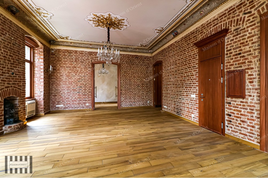 Office for Rent in Historical Tünel Geçidi İş Hanı