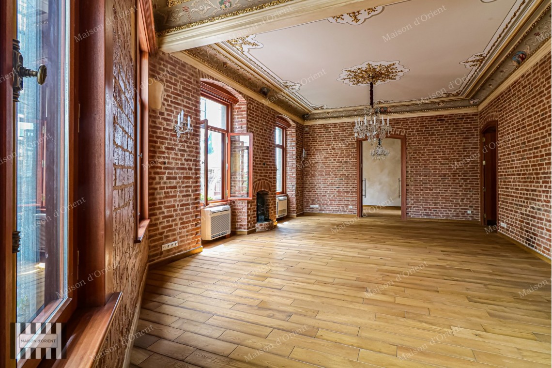 Office for Rent in Historical Tünel Geçidi İş Hanı