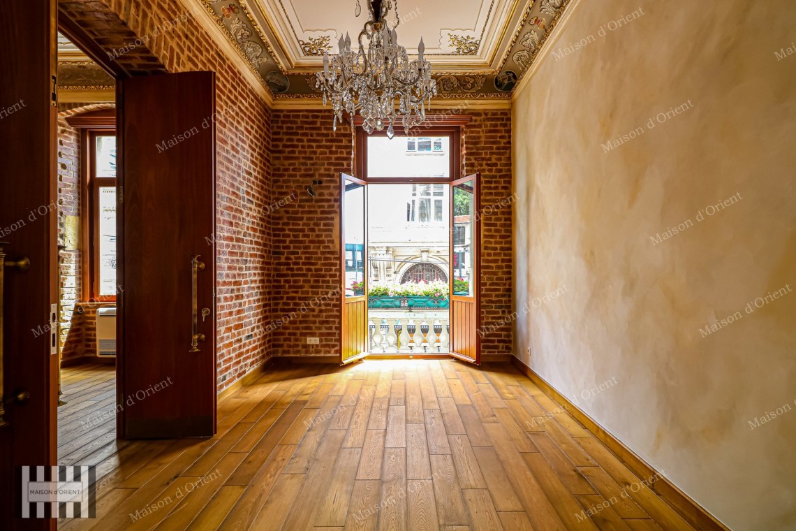 Office for Rent in Historical Tünel Geçidi İş Hanı