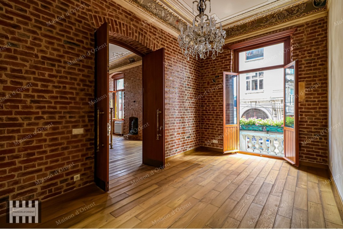 Office for Rent in Historical Tünel Geçidi İş Hanı