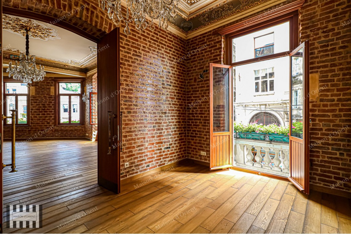 Office for Rent in Historical Tünel Geçidi İş Hanı
