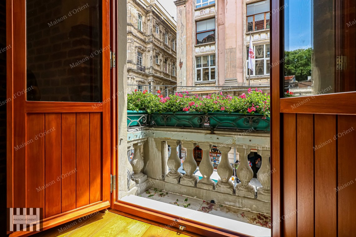 Office for Rent in Historical Tünel Geçidi İş Hanı