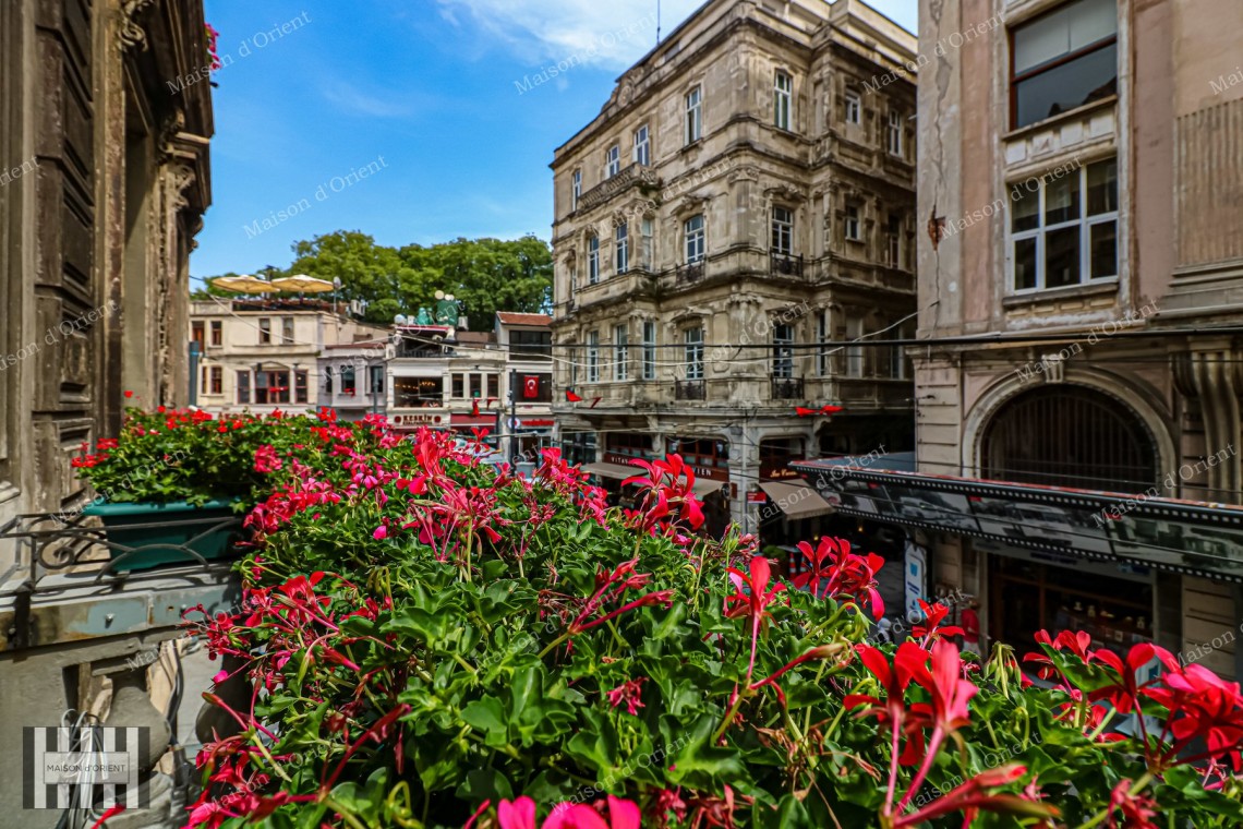 Office for Rent in Historical Tünel Geçidi İş Hanı