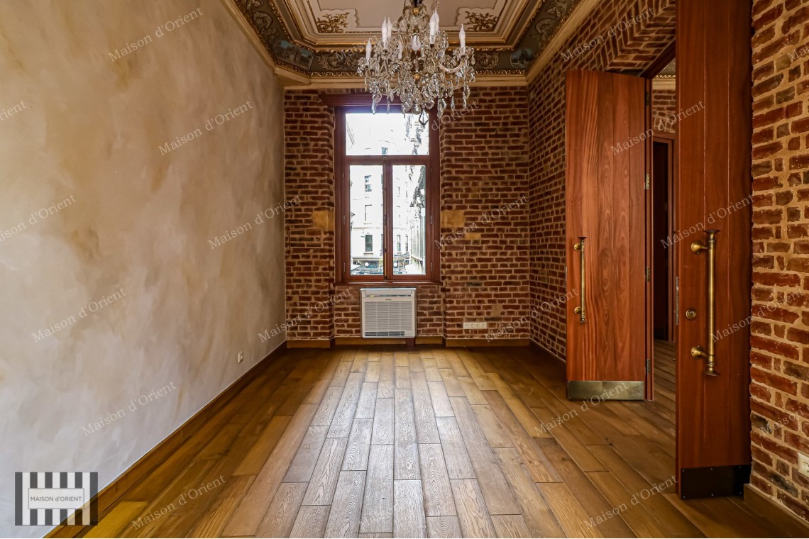 Office for Rent in Historical Tünel Geçidi İş Hanı
