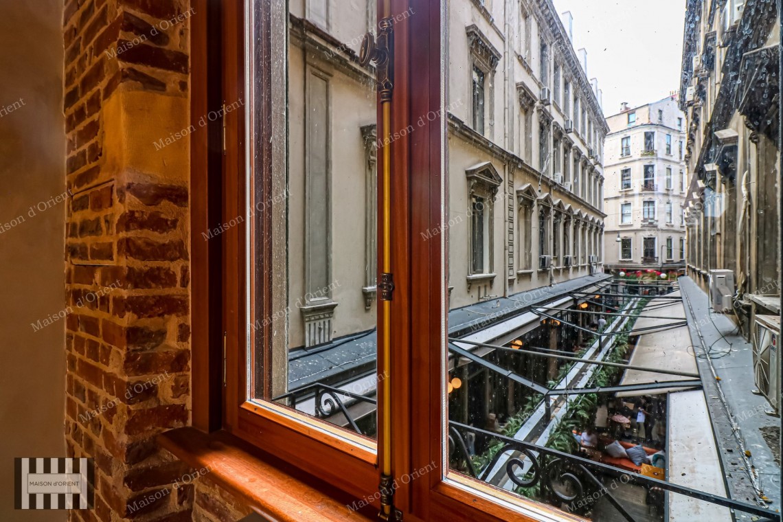 Office for Rent in Historical Tünel Geçidi İş Hanı