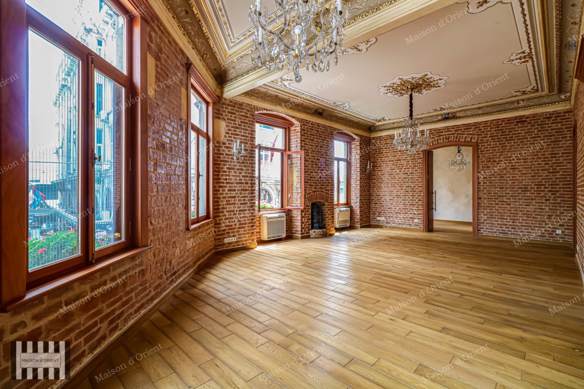 Office for Rent in Historical Tünel Geçidi İş Hanı