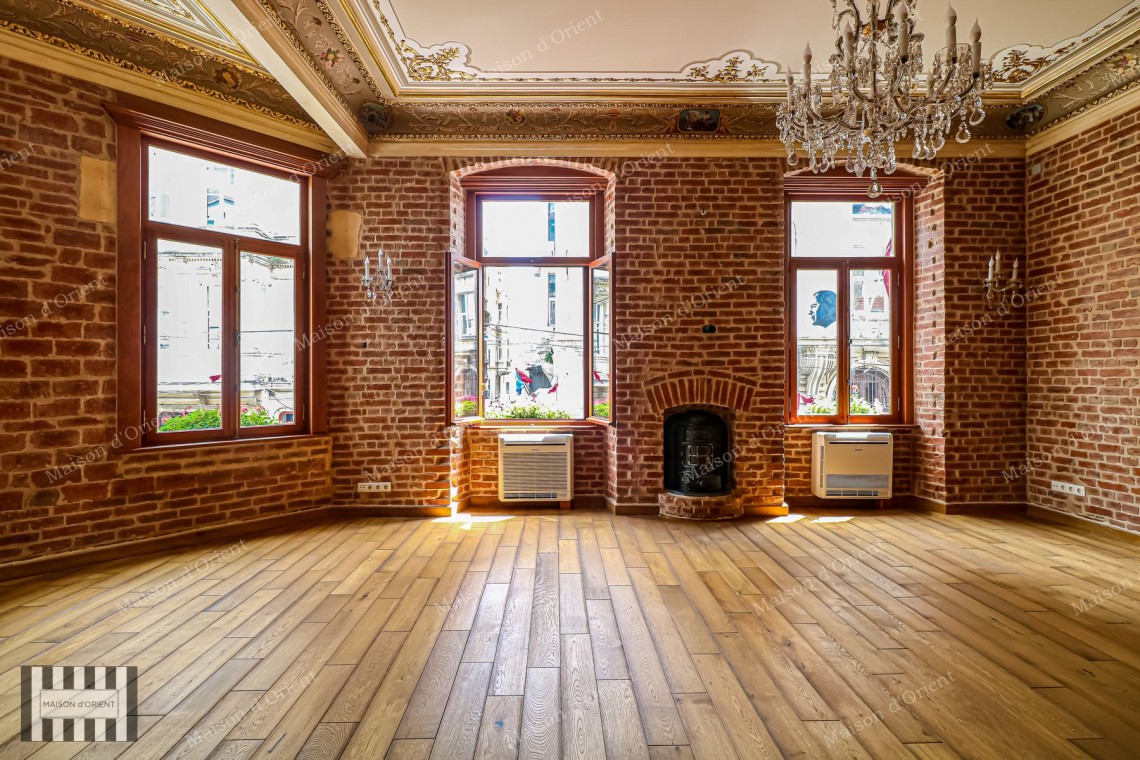 Office for Rent in Historical Tünel Geçidi İş Hanı