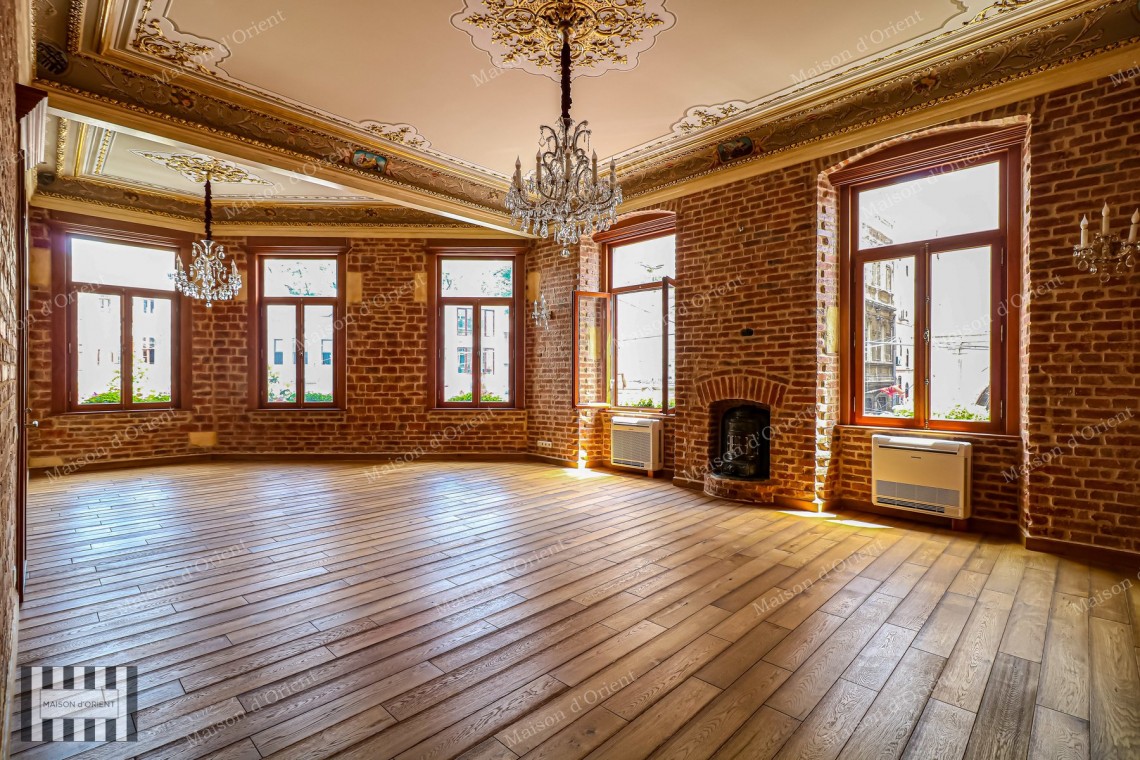 Office for Rent in Historical Tünel Geçidi İş Hanı