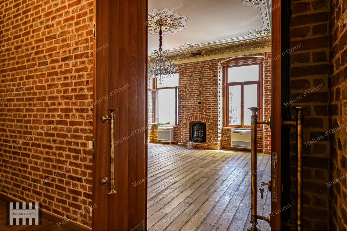 Office for Rent in Historical Tünel Geçidi İş Hanı