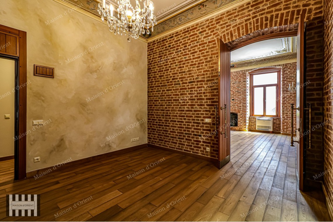 Office for Rent in Historical Tünel Geçidi İş Hanı