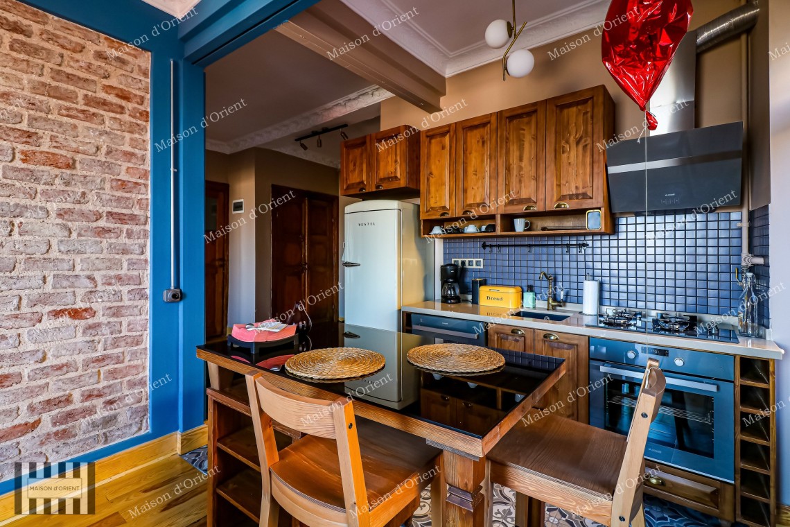 2+1 Furnished Apartment for Rent with Balcony and View in Galata
