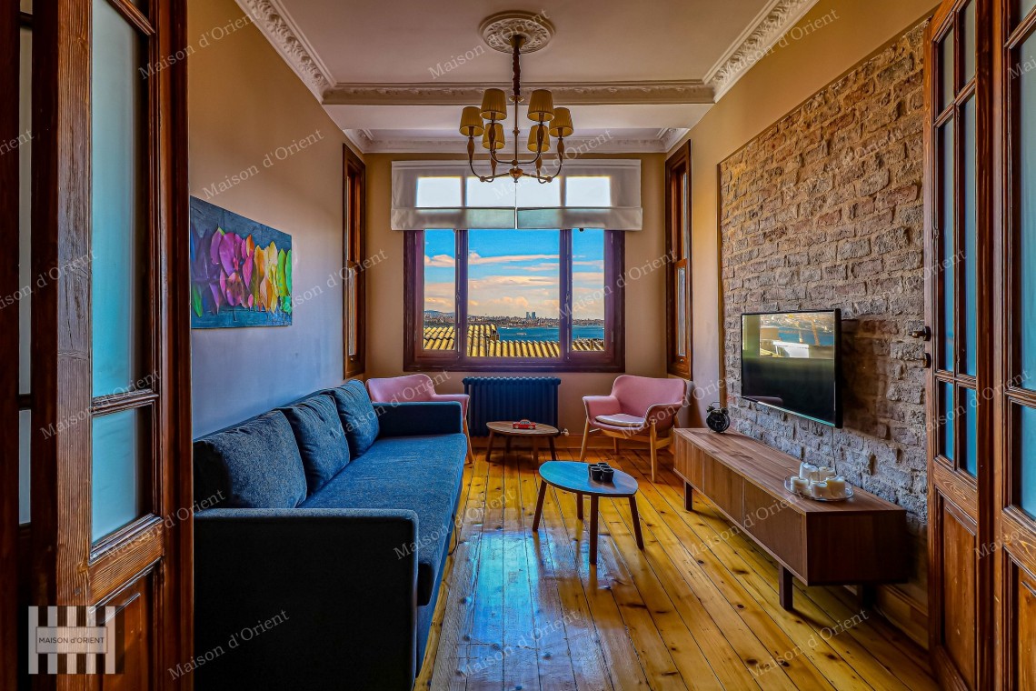 2+1 Furnished Apartment for Rent with Balcony and View in Galata