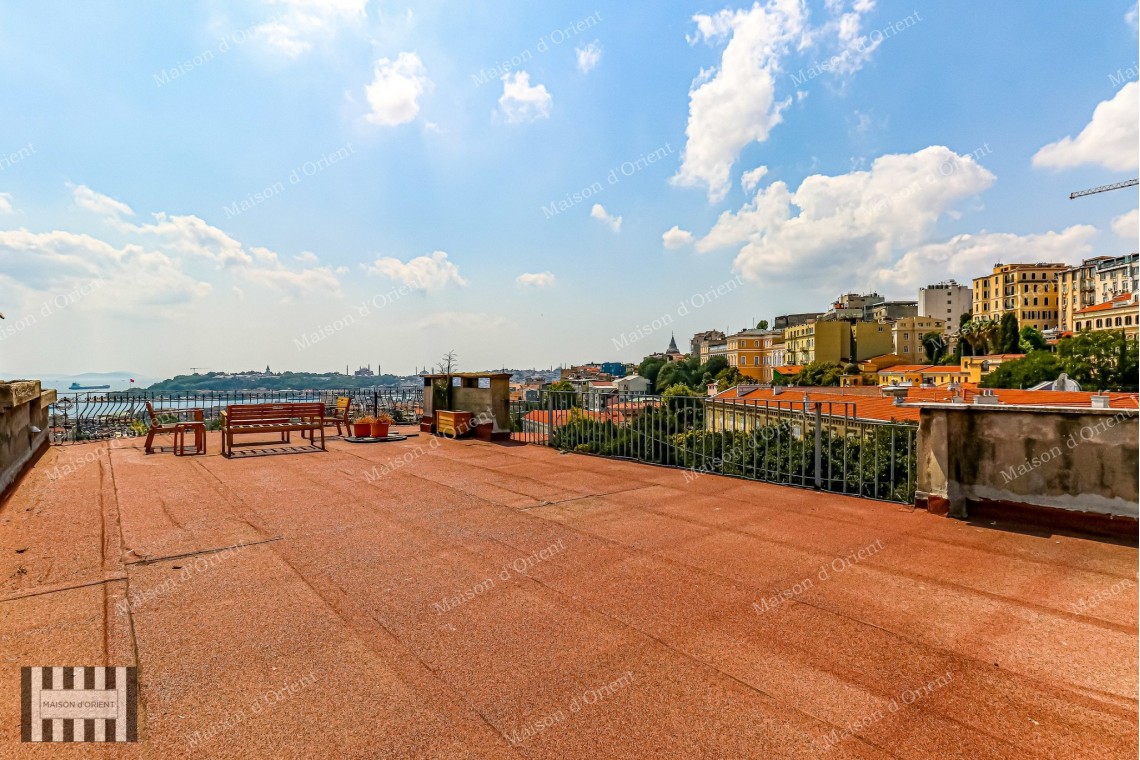 2+1 Flat for Sale in Konstantinopoli Building, Galatasaray
