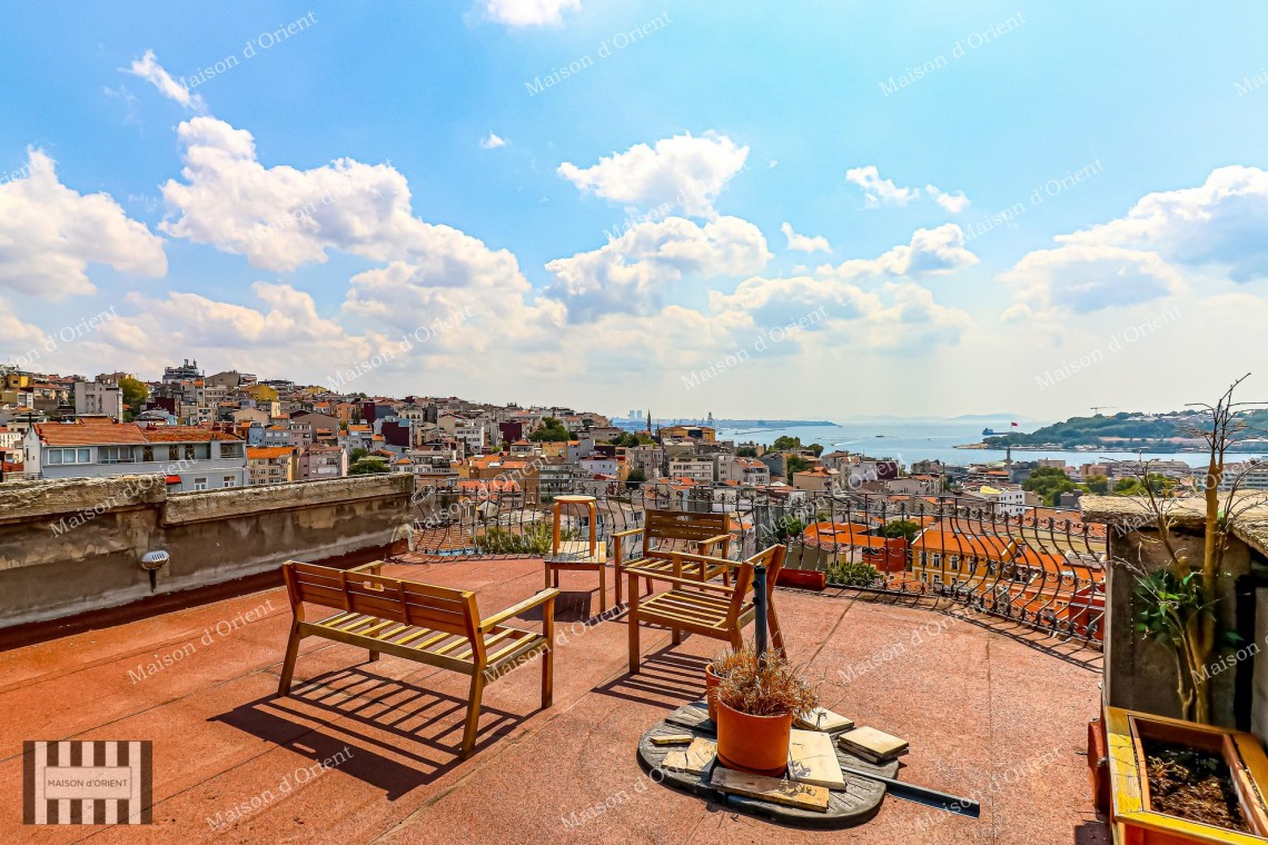 2+1 Flat for Sale in Konstantinopoli Building, Galatasaray