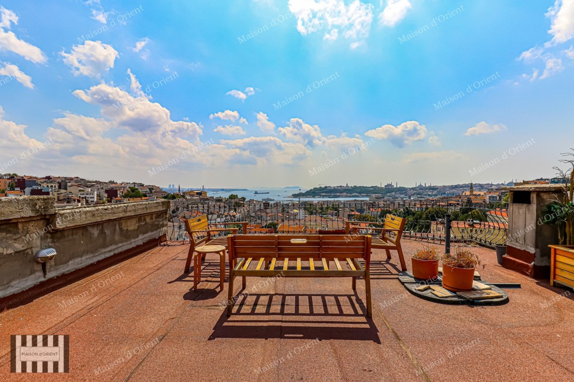 2+1 Flat for Sale in Konstantinopoli Building, Galatasaray