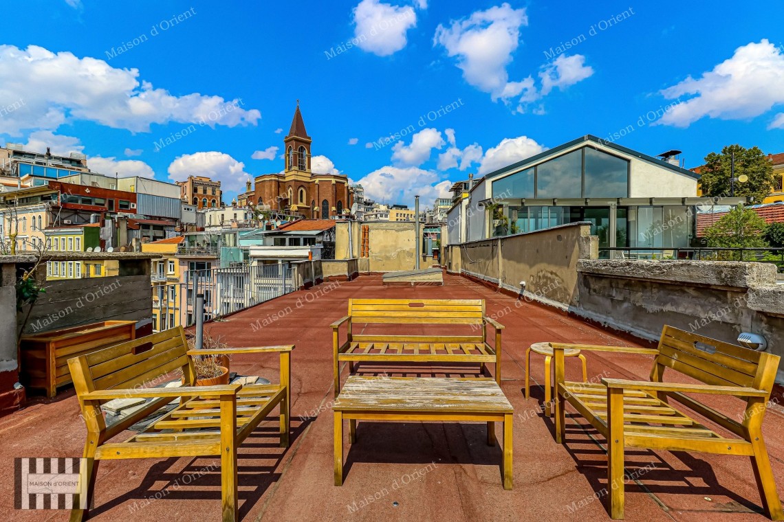 2+1 Flat for Sale in Konstantinopoli Building, Galatasaray