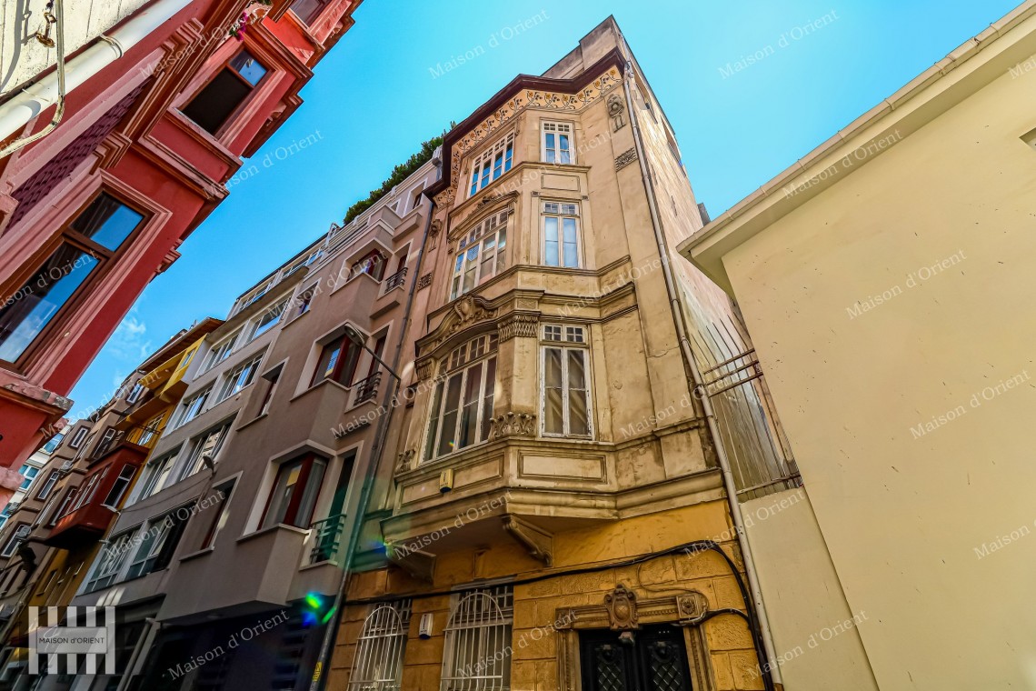 2+1 Flat for Sale in Konstantinopoli Building, Galatasaray