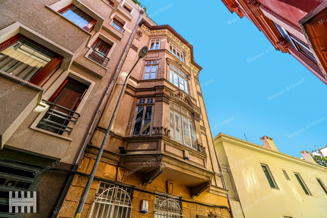 2+1 Flat for Sale in Konstantinopoli Building, Galatasaray