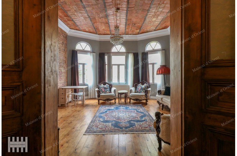 3+1 Furnished Rental Flat in Renovated Historical Building, Galata