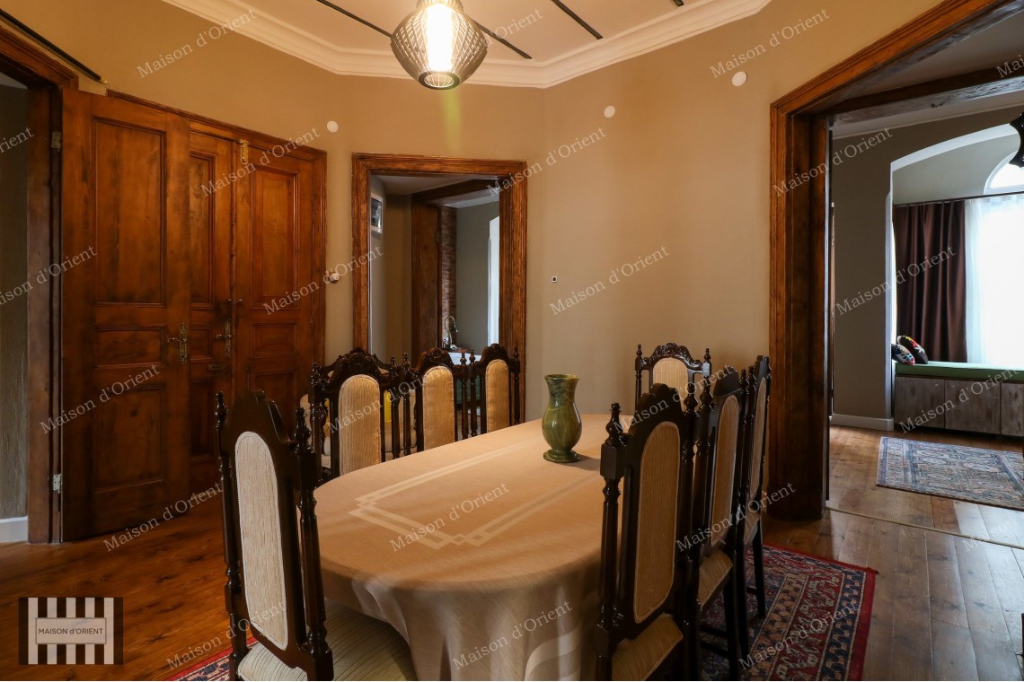 3+1 Furnished Rental Flat in Renovated Historical Building, Galata