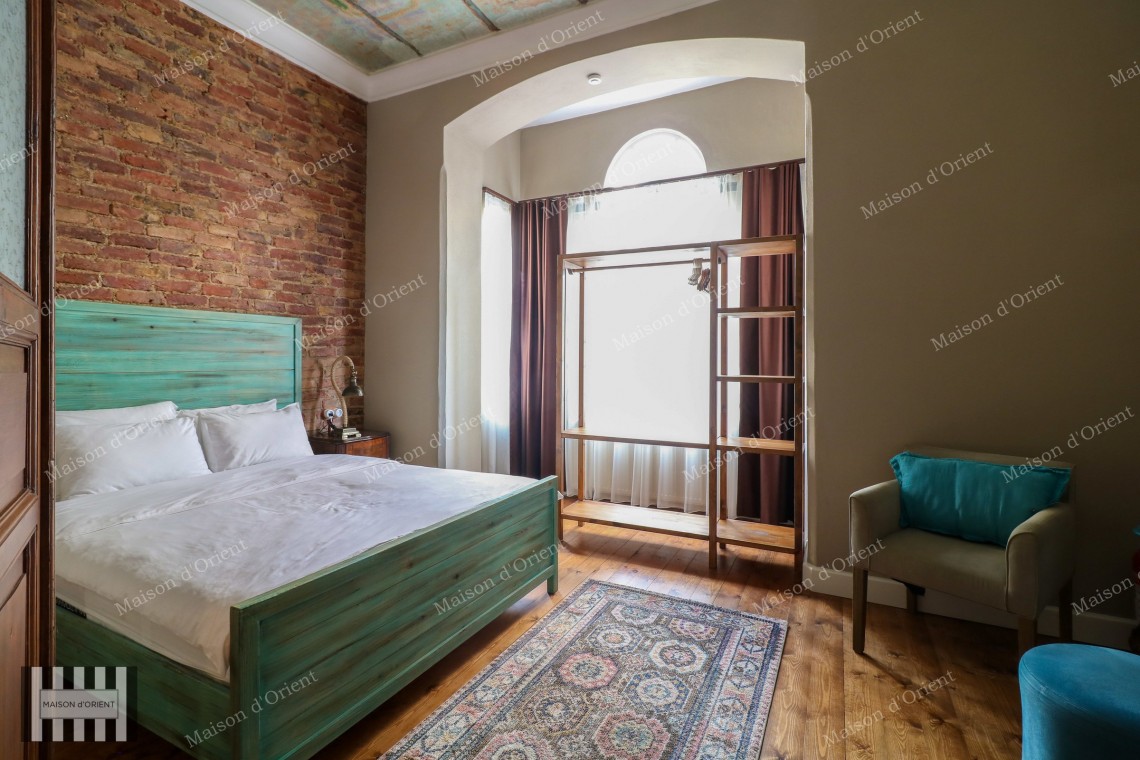 3+1 Furnished Rental Flat in Renovated Historical Building, Galata