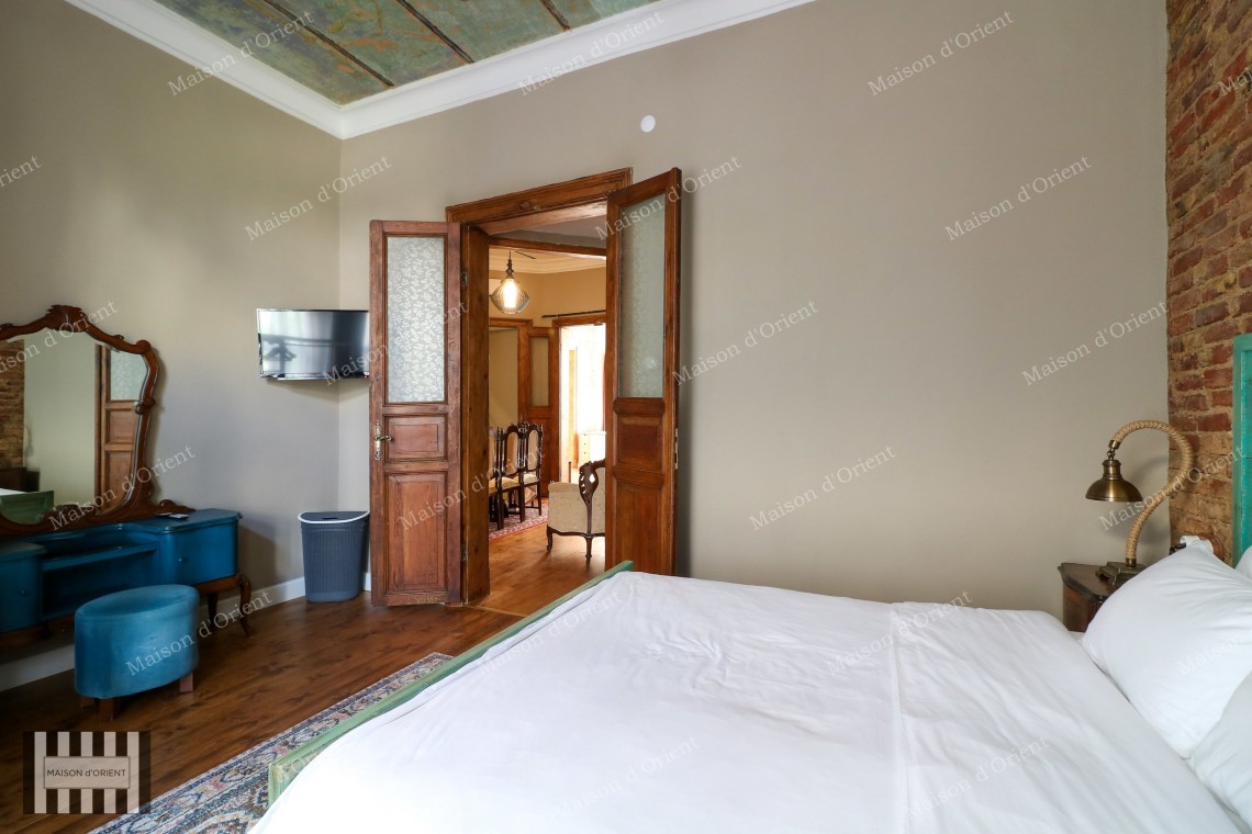 3+1 Furnished Rental Flat in Renovated Historical Building, Galata