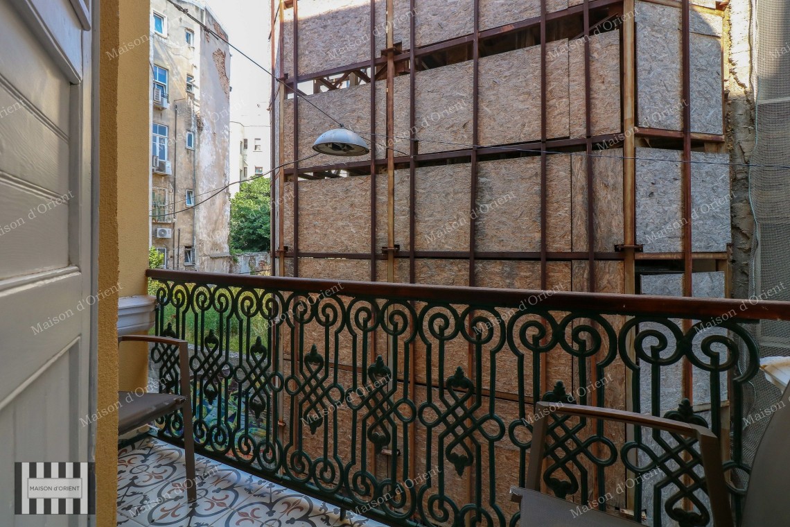 3+1 Furnished Rental Flat in Renovated Historical Building, Galata