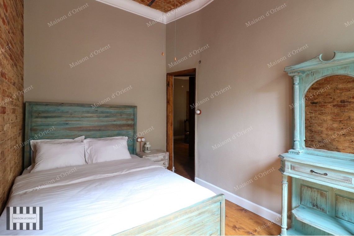 3+1 Furnished Rental Flat in Renovated Historical Building, Galata