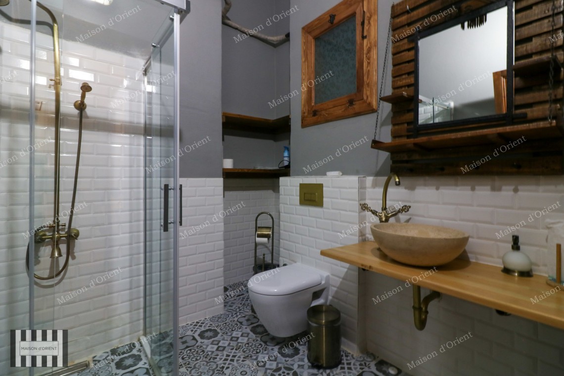 3+1 Furnished Rental Flat in Renovated Historical Building, Galata