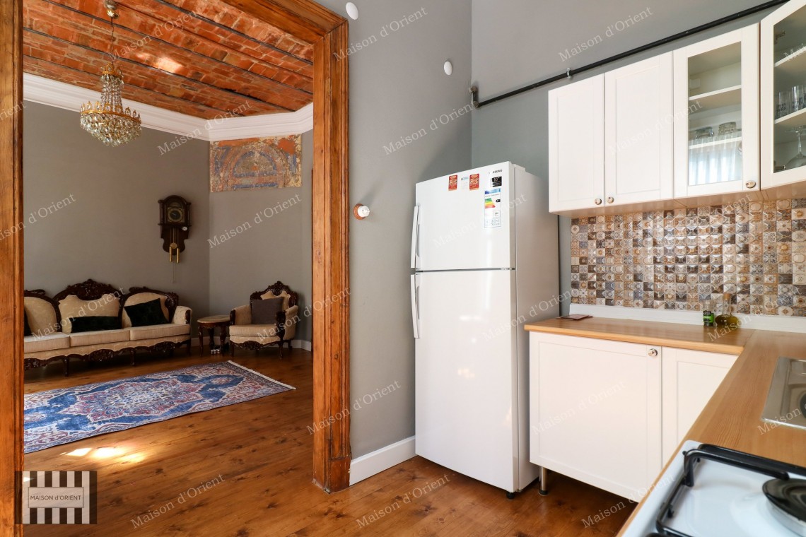 3+1 Furnished Rental Flat in Renovated Historical Building, Galata