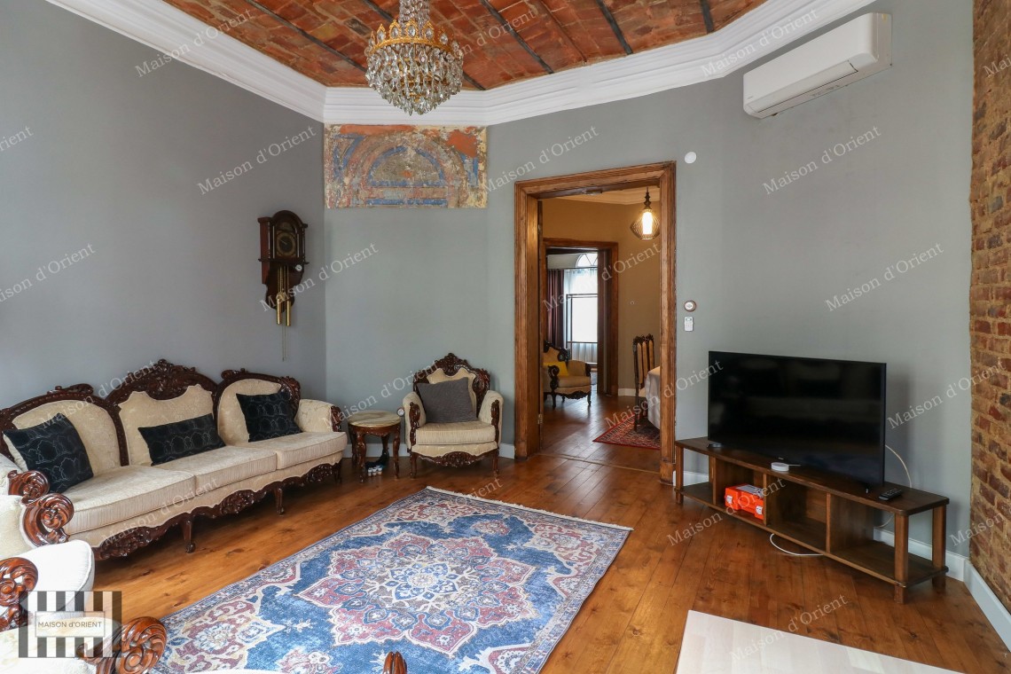 3+1 Furnished Rental Flat in Renovated Historical Building, Galata
