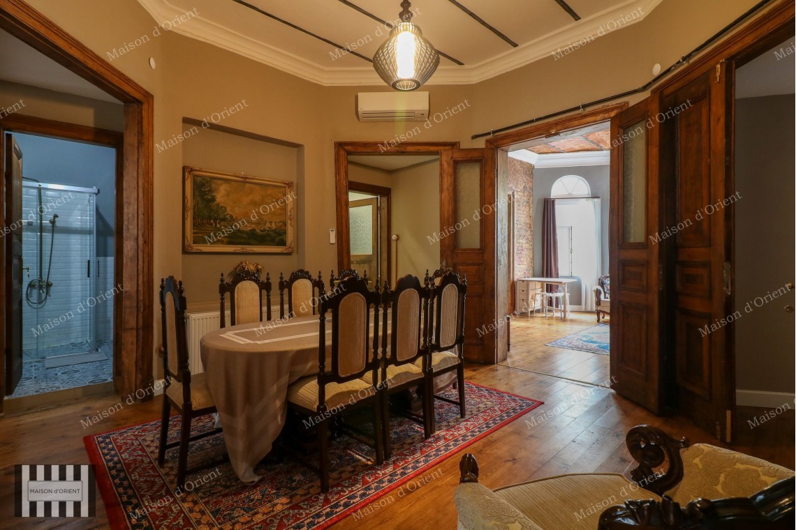 3+1 Furnished Rental Flat in Renovated Historical Building, Galata