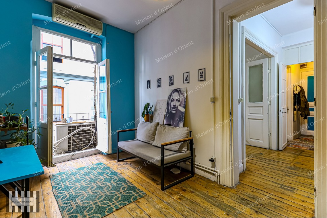 2+1, 80sqm Flat for Sale in Historical Building, Galata