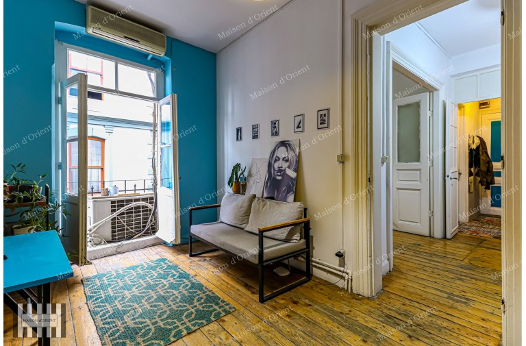 2+1, 80sqm Flat for Sale in Historical Building, Galata